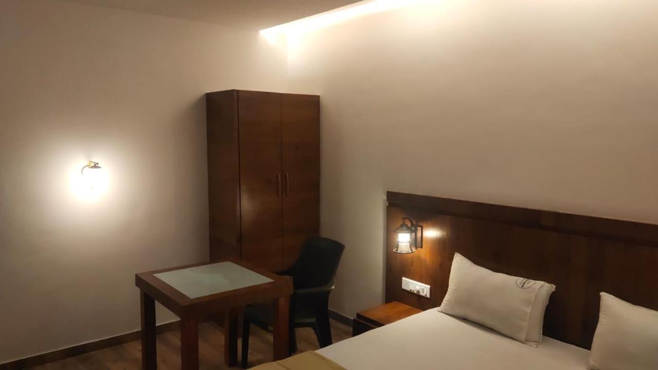 Hotel Anvisha Executive Mangvadi Kültér fotó